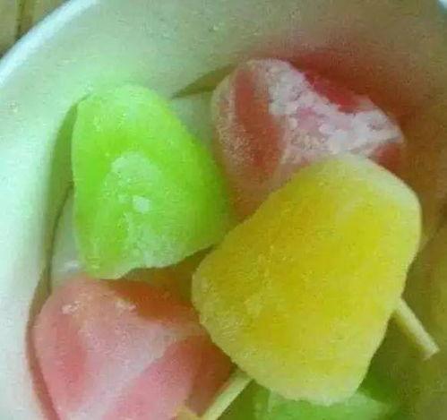 小朋友吃蜜瓜雪糕视频,小朋友欢乐品尝蜜瓜雪糕